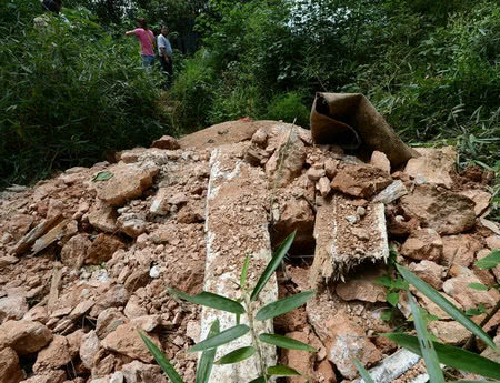 历史上秋瑾墓在70年间迁移了10次，第9次迁移最为令人痛心
