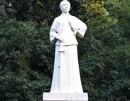 历史上秋瑾墓在70年间迁移了10次，第9次迁移最为令人痛心